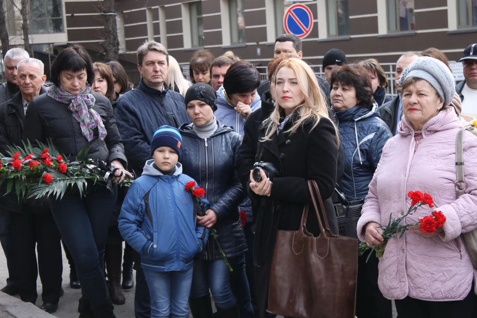 Родные погибших пришли почтить их память