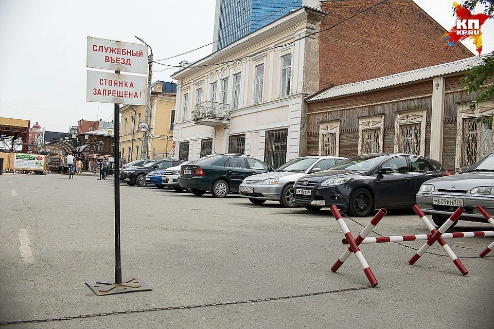 Бои за свободное место на парковке по Карла Маркса ведут прокуроры, военные и все, кто приезжают на Кировку.