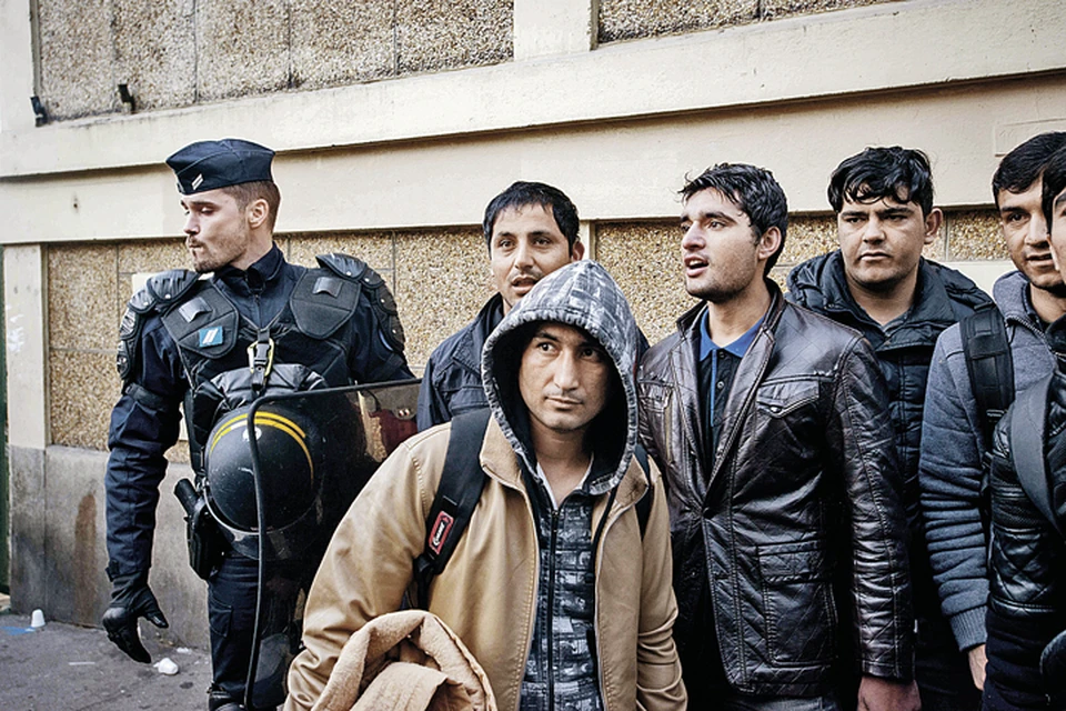 В Евросоюзе сейчас 2 млн. нелегальных мигрантов. 70 процентов из них - крепкие мужчины от 19 до 35 лет, которые потенциально могут примкнуть к террористам.