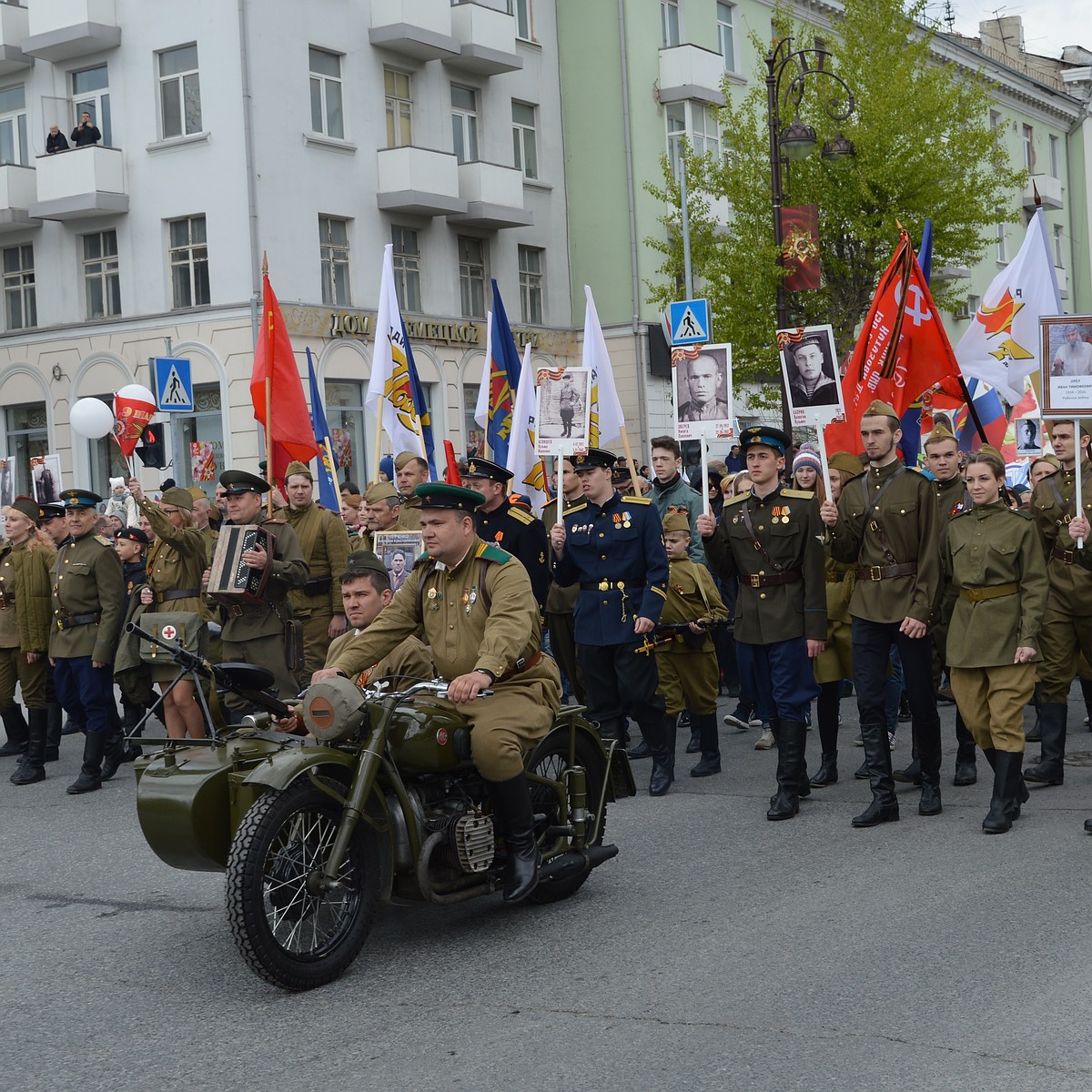 В Тюмени прошел парад Победы: фотогалерея - KP.RU