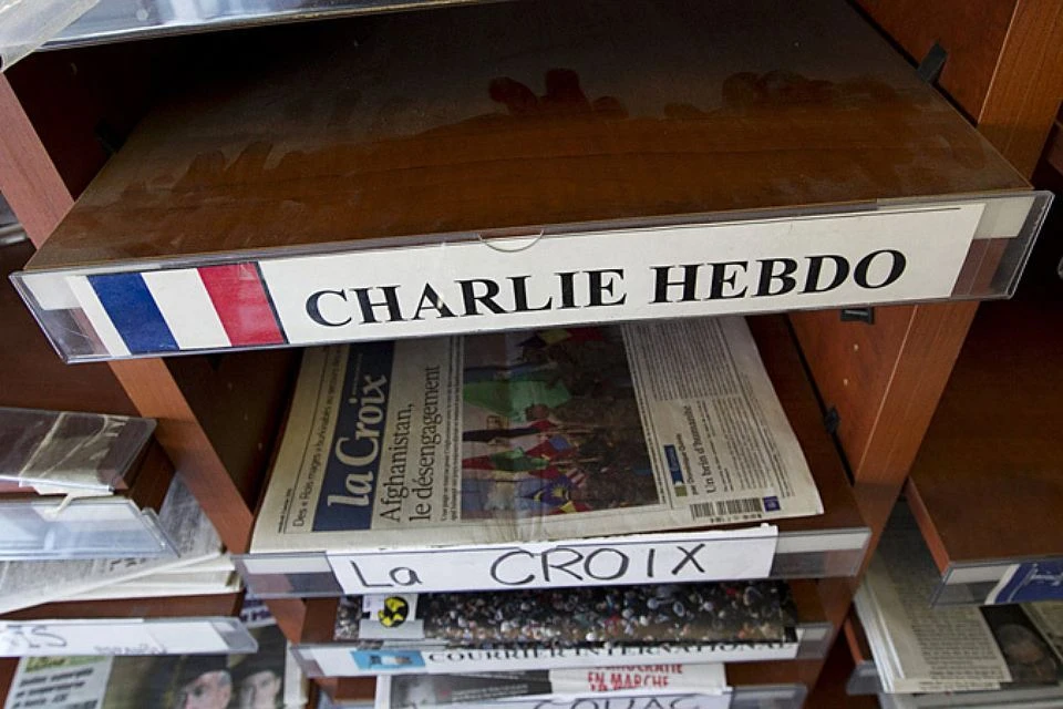 Несмотря на картинки на грани фола, карикатуры Charlie Hebdo читатели расхватывают вмиг