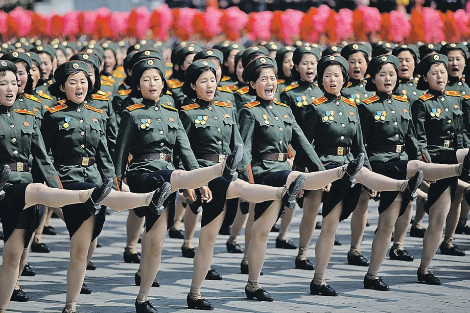 «Когда нас в бой пошлет товарищ Ким Чен Ын». Корейцы превратили свою страну в настоящую крепость, и воевать с ними будет непросто. Фото: Damir Sagolj/REUTERS