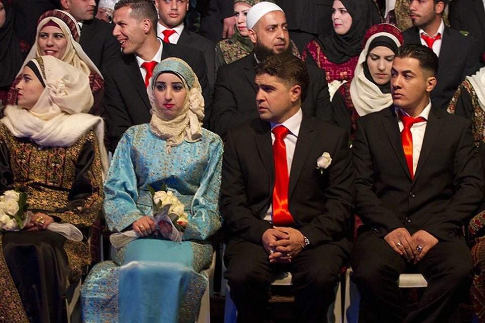 Массовая свадьба в Палестине.