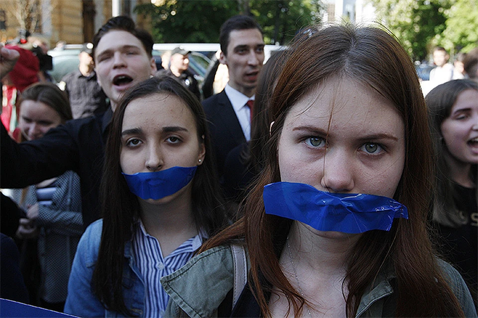 Май 2017 года, митинг против блокировки российских соцсетей в Киеве.