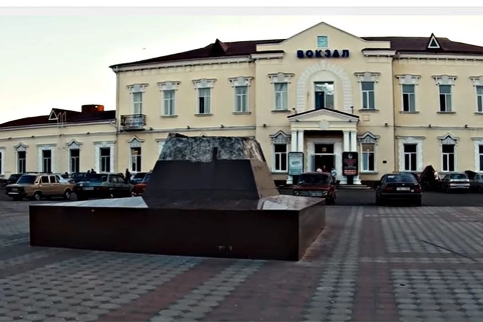 Памятник Котовскому в городе Котовске под Одессой снесли с постамента.