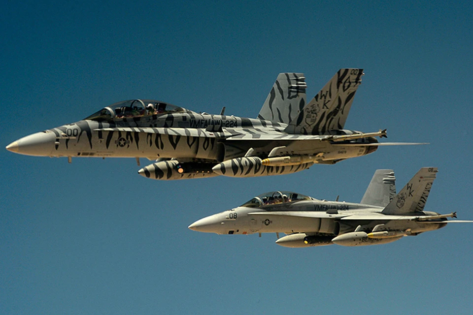 Американским истребителем F-18А из состава международной коалиции ракетой "воздух-воздух" был сбит самолет ВВС Сирии