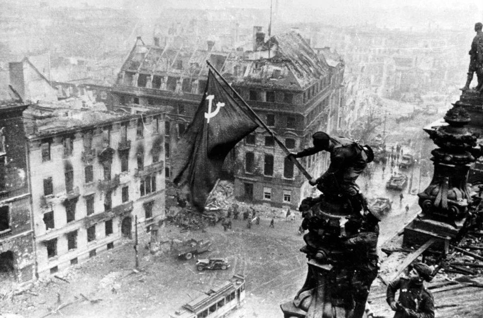 Вспоминая Великую Отечественную, не будем забывать, что наряду с теми, кто шел завоевывать нашу землю под фашистскими лозунгами, были и другие немцы, наши.