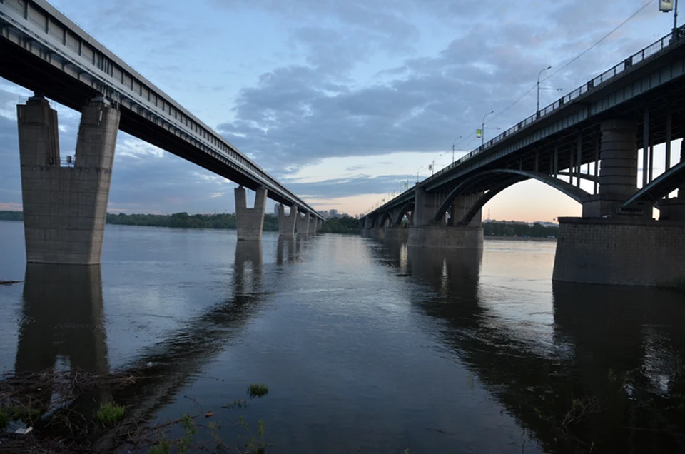 «В Новосибирске не разводятся мосты» частенько поют на городских площадках во время праздников.