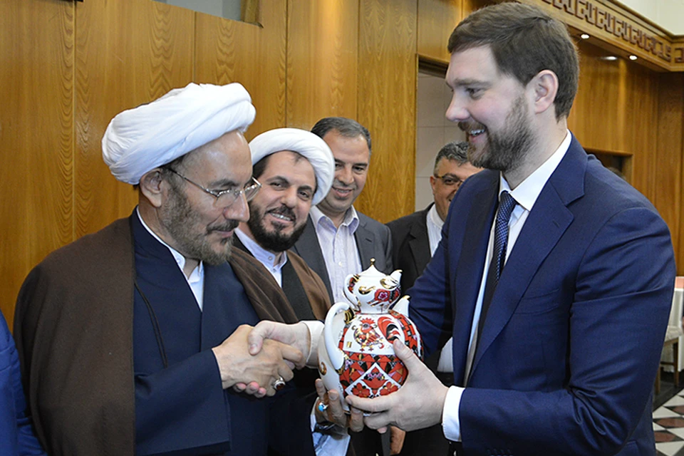 Али Юнеси и Игорь Баринов на встрече в Тегеране. Фотография предоставлена ФАДН России