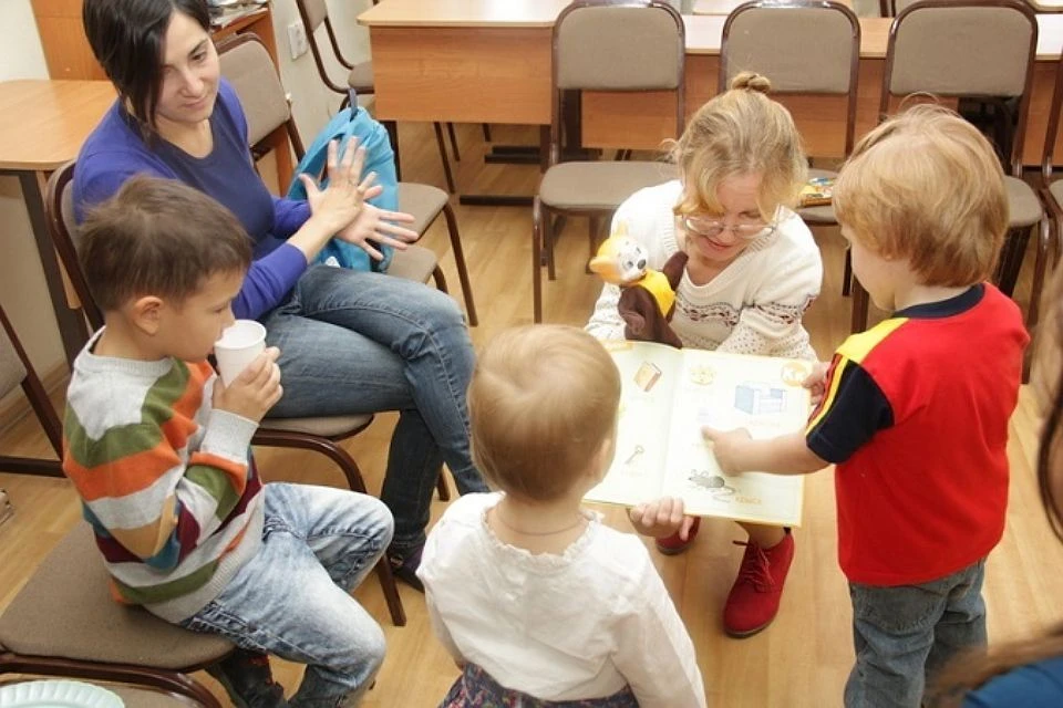 Сайт детки тюмень. Литературные занятия в школе. Для занятий театром приглашаются дети. Фото детей занимающихся литературой 3 класс.