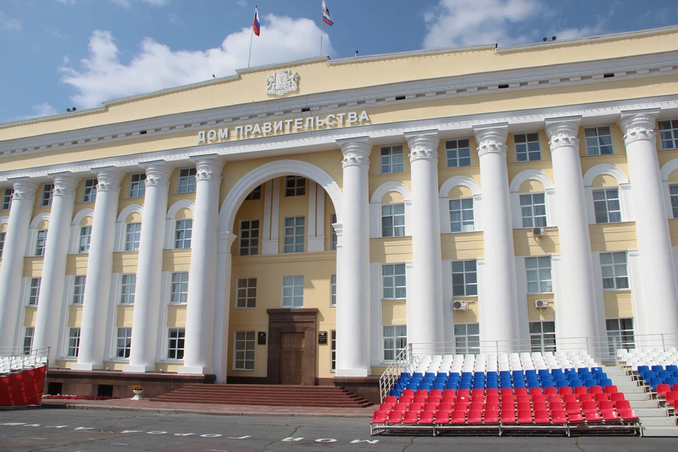 Правительство возникать. Ульяновск здание правительства. Правительство Ульяновской области. Дом правительства Ульяновск внутри. Горьковская область здание правительства.