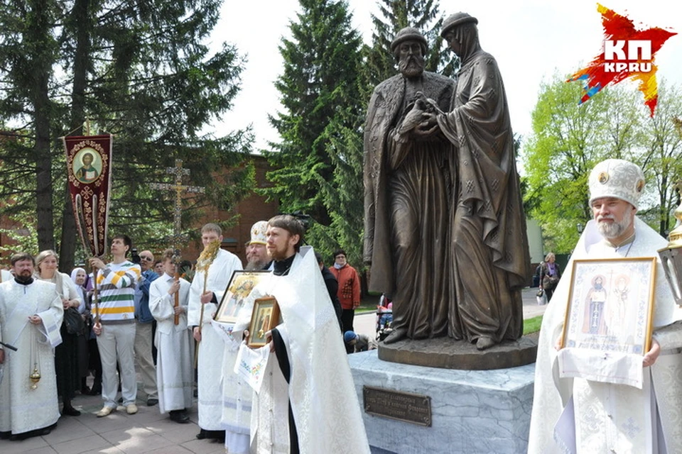 Через неделю, 16 июля, в Нарымском сквере, возле памятника Петру и Февронии, состоится молебен и начнется большой праздник.