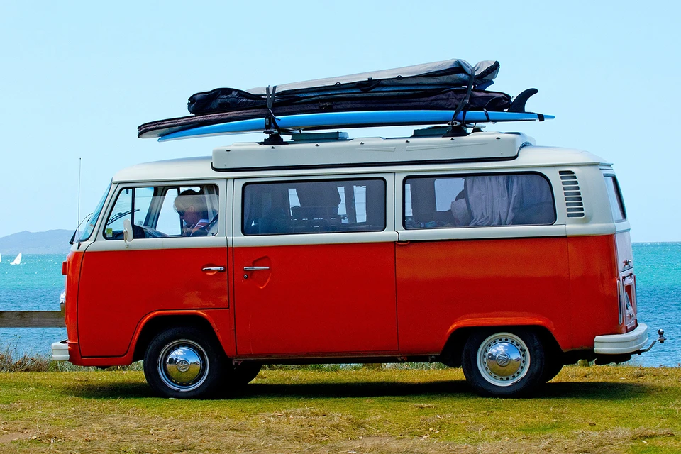 Volkswagen Transporter прозвали «хиппимобилем» за то, что его очень полюбили представители этой субкультуры