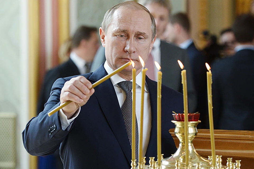 Президент поставил свечу у Валаамской иконы Божией Матери. Фото: Алексей Никольский/ТАСС