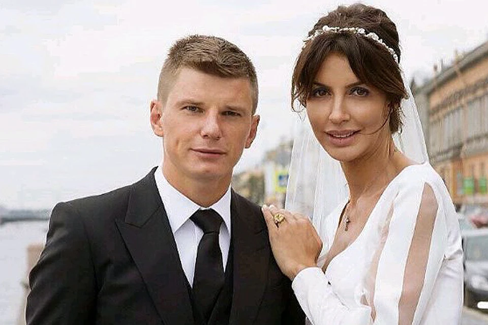 Футболист Андрей Аршавин с супругой Алисой Казьминой.