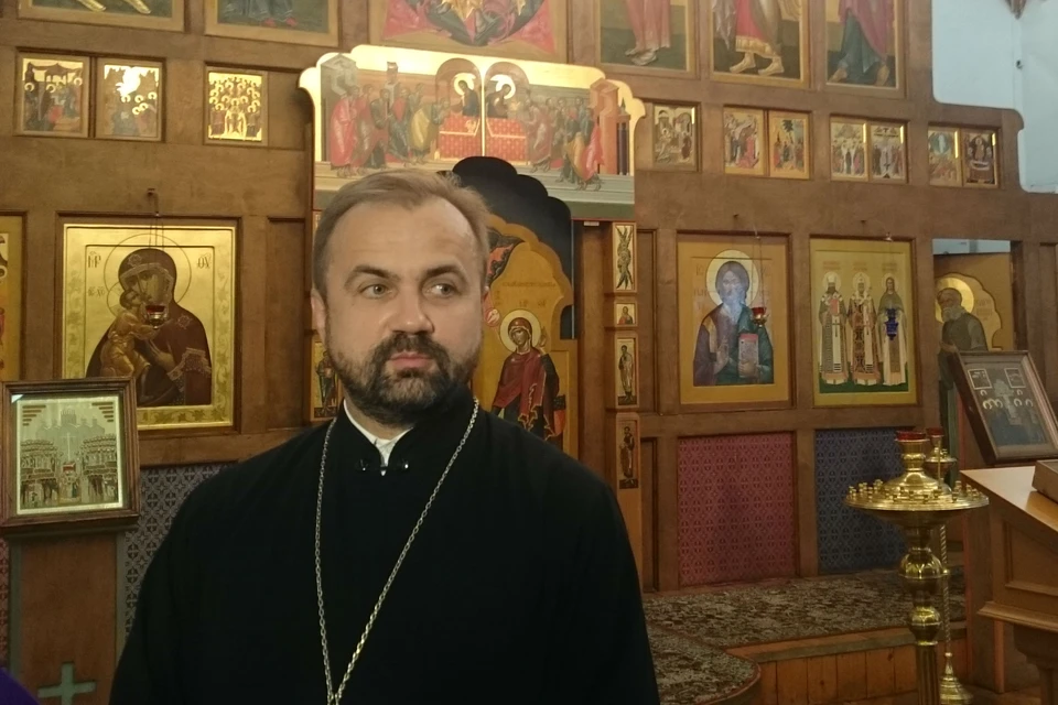Настоятель Феодоровского собора Александр Сорокин объяснил смысл Таинства Крещения.
