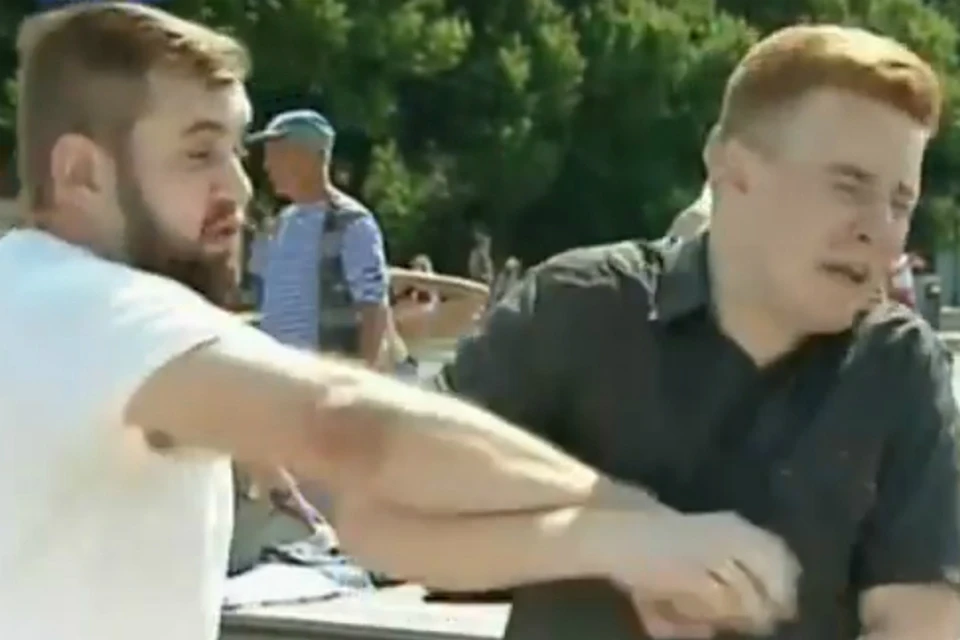 Момент удара по Никите Развозжаеву. Скриншот с видео НТВ.