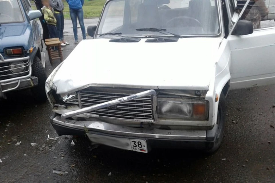 Пьяного водителя, сбившего четырех женщин на остановке в Иркутской области, оштрафуют и лишат прав. Фото: сделано очевидцем