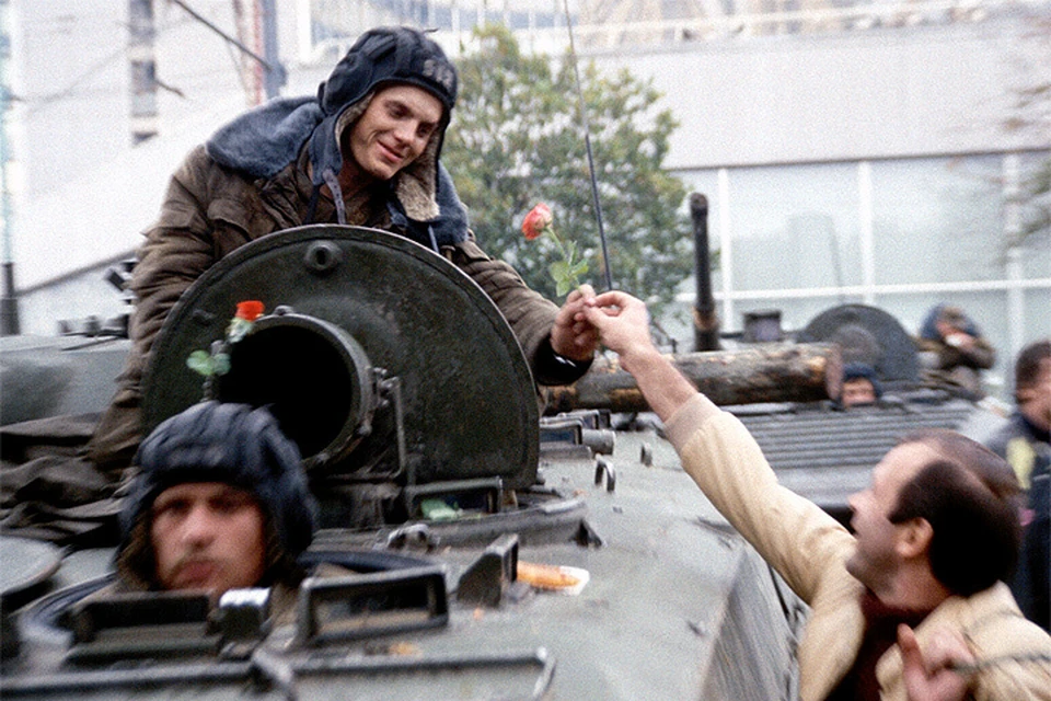 Август 1991 года, попытка организованного ГКЧП путча в Москве провалилась.