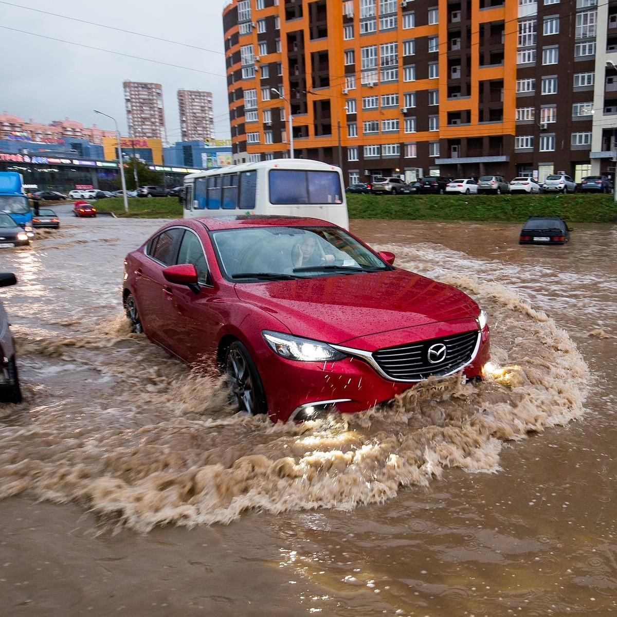 Машины-утопленники: кто компенсирует убытки после ливня в Уфе - KP.RU