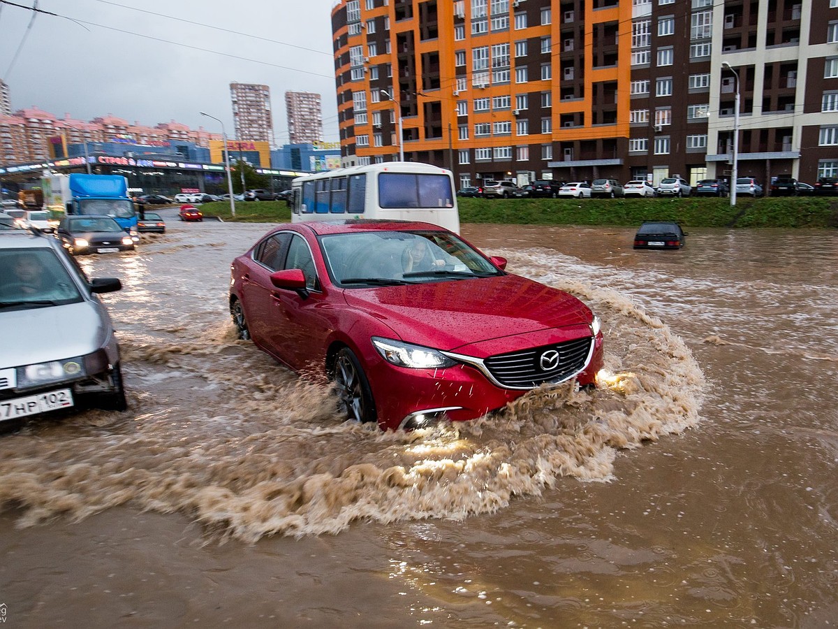 Машины-утопленники: кто компенсирует убытки после ливня в Уфе - KP.RU