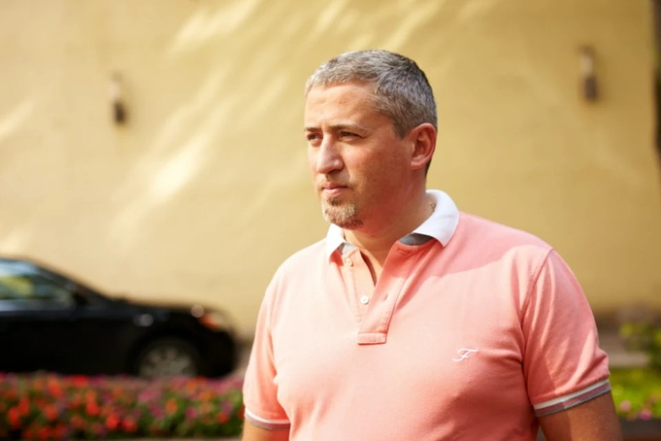 Сергей Шатуновский предпочел уехать из России после скандала.