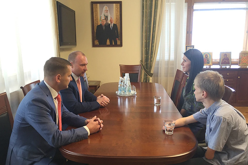 Игорь Лебедев встретился в Госдуме с Эльмирой Кнутсен и её сыном-инвалидом.