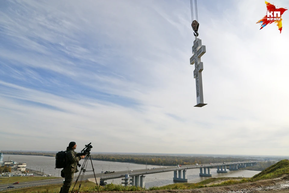 Шестиметровый крест освятили в Нагорном парке Барнаула