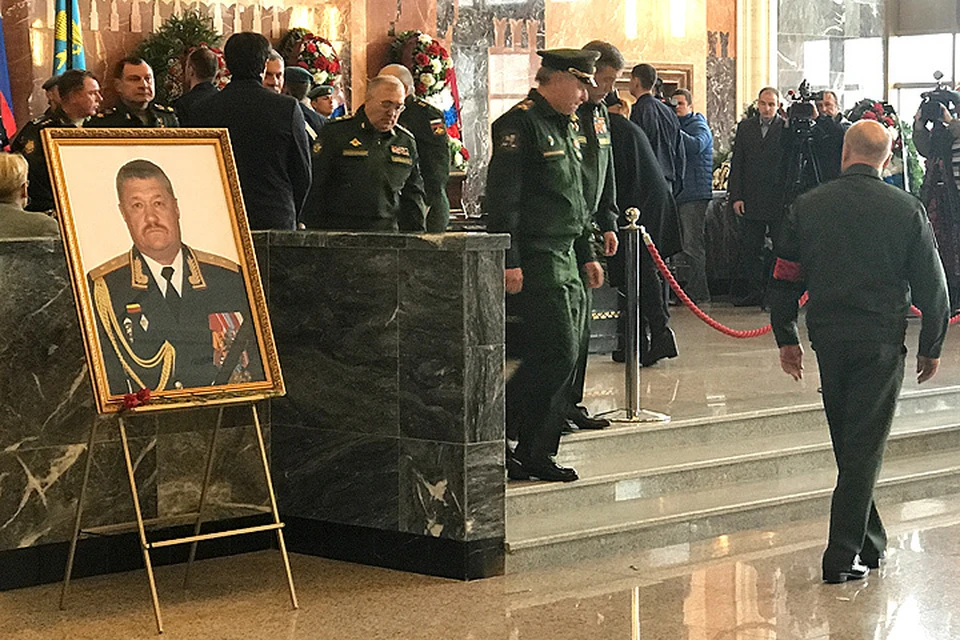 Состоялись похороны погибшего в Сирии генерал-лейтенанта Валерия Асапова.