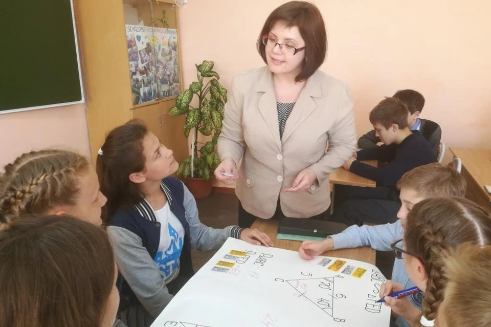 Наталья Екушева на уроке с учениками. Фото с персонального сайта учителя.