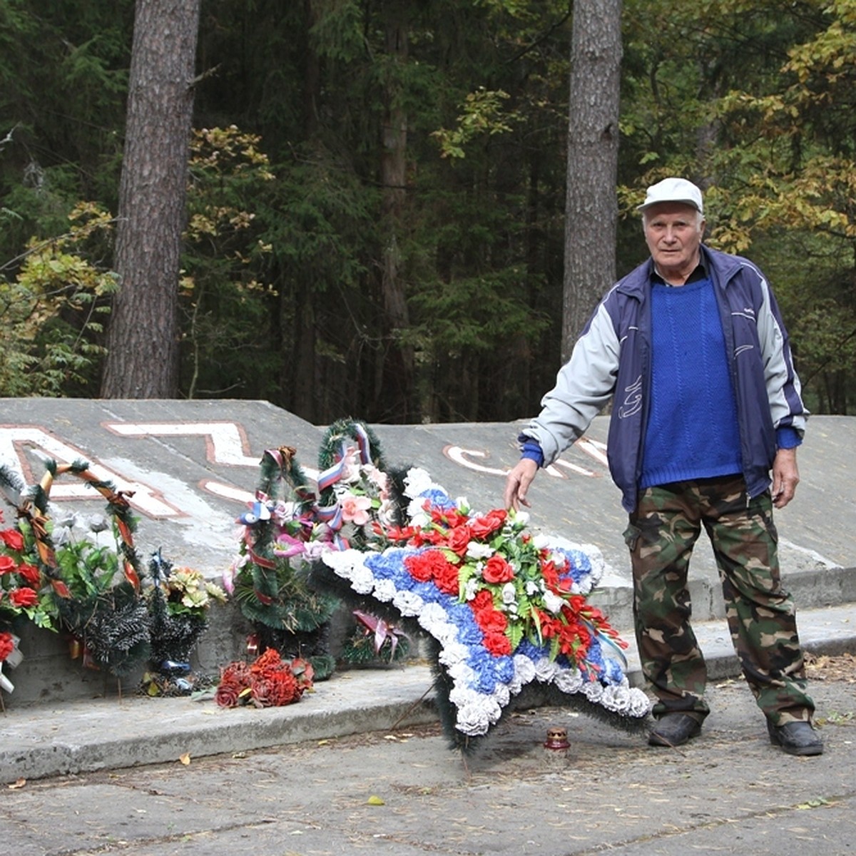 Военный пенсионер ухаживает за польским захоронением в глухом лесу - KP.RU