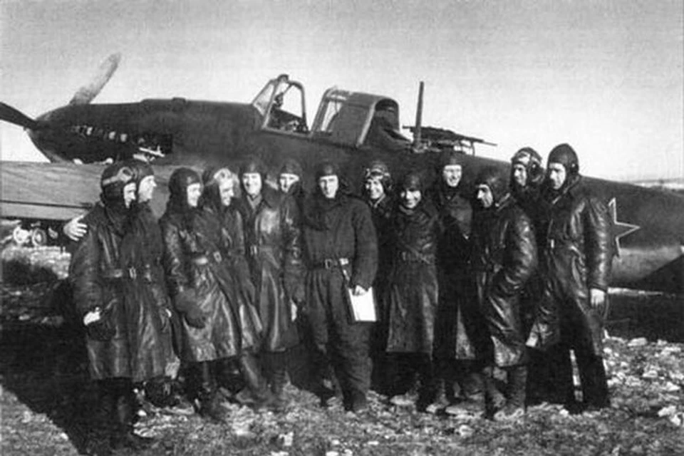 1941 год. Николай (первый слева), по воспоминаниям друзей, был смелым и дерзким. Фото: Николай Аснин