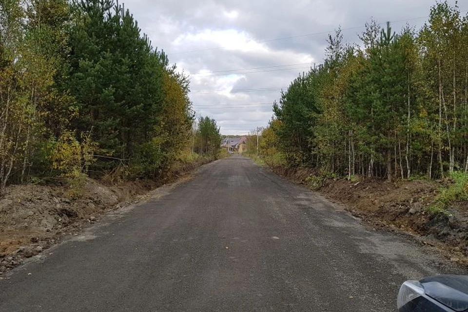 По заверениям местных жителей, раньше на этой дороге было много ям. Фото: Илья Тулынкин