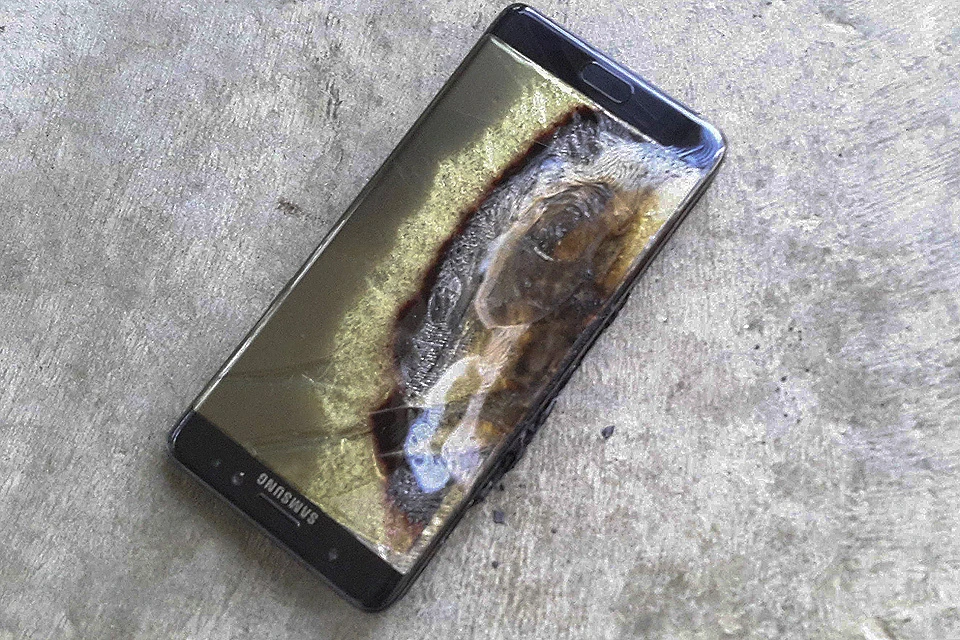 Смартфон Galaxy Note 7, печально прославившийся статистикой самовозгорания аккумуляторной батареи.