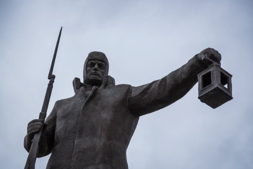 Монумент «Дорога мужества» в поселке Лисий Нос. Фото Станислав Забурдаев.