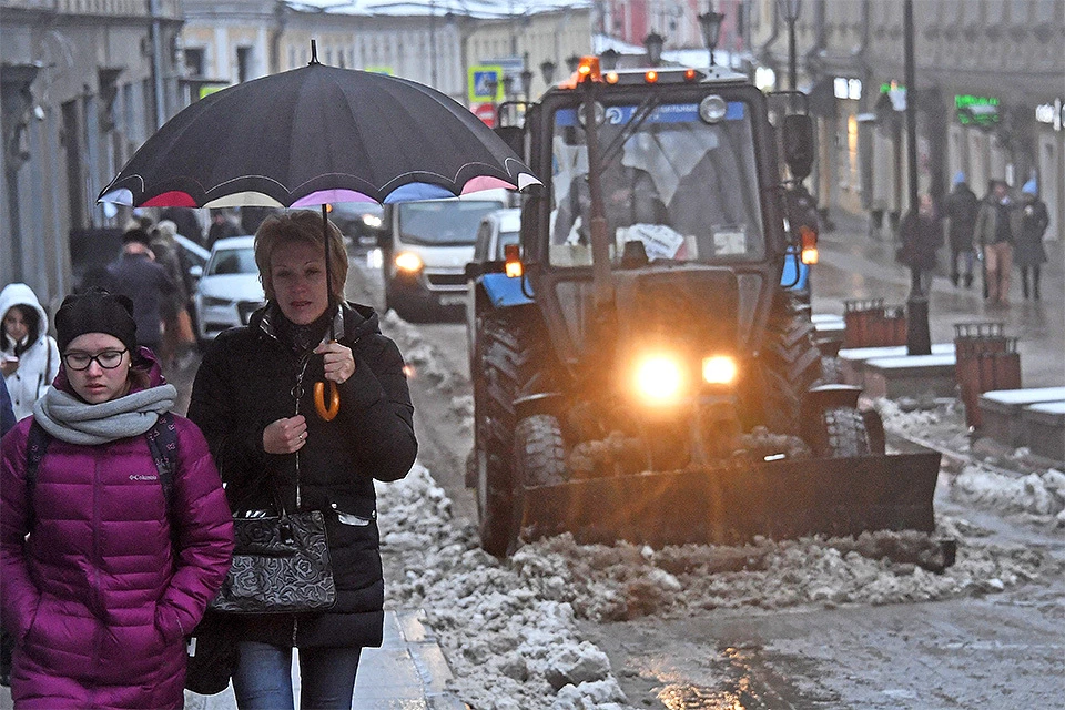 Уборка снега в Москве.