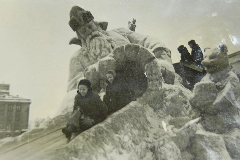 Новогоднее убранство не стоило больших денег, было оригинальным и неповторимым. Фото: Государственный архив Кировской области