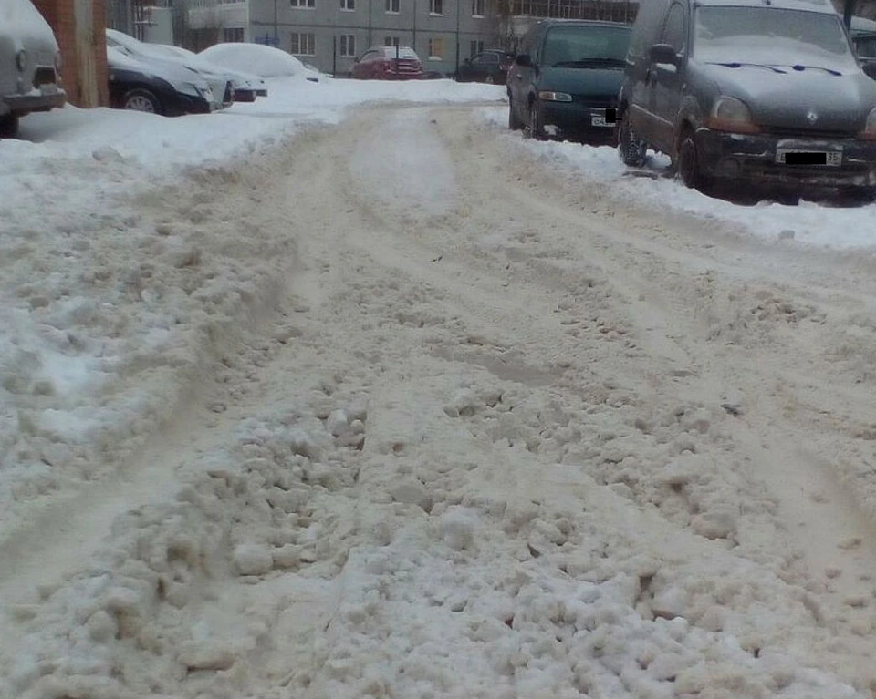 Любой легковой автомобиль застрянет в этой снежной каше. Фото: Геннадий Большаков в соцсети "Вконтакте"