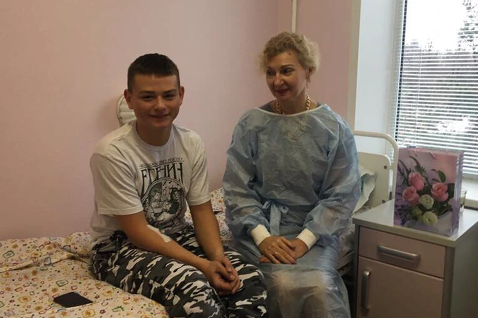Никиту в больнице навестила начальник отдела соцразвития администрации Одинцовского района Наталия Караваева ФОТО: Группа "Типичное Одинцово" ВКОНТАКТЕ