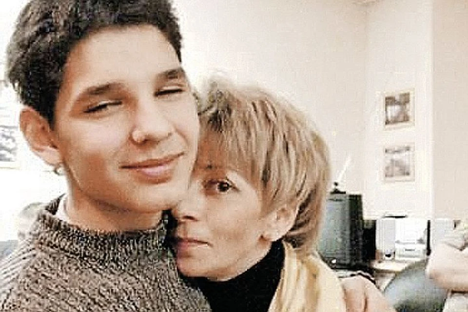 Илья Швец потерял в авиакатастрофе самого близкого человека - приемную маму
