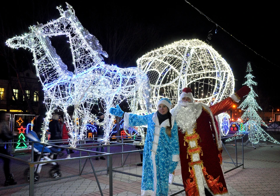 Жители и гости Крыма до утра будут танцевать с Дед Морозом и Снегурочкой.