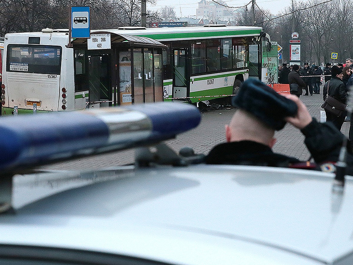 Очевидцы ДТП у метро «Сходненская»: «Иномарка подрезала автобус, его  водитель резко вильнул вправо и въехал в остановку» - KP.RU