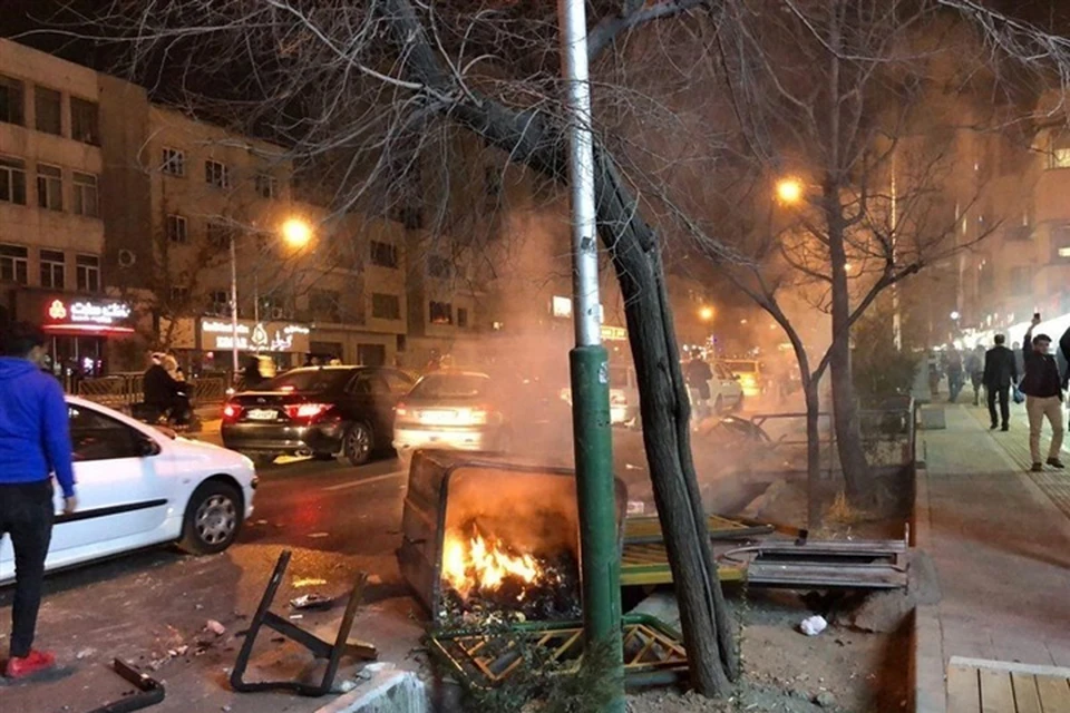 В Иране вот уже четвертый день продолжаются несанкционированные протестные выступления.