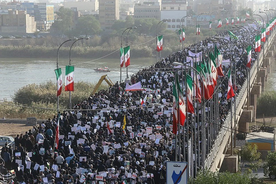 Под самый Новый год Иран захлестнула волна акций протеста. Наш корреспондент Аббас Джума отправился в Тегеран, чтобы разобраться, что происходит в стране