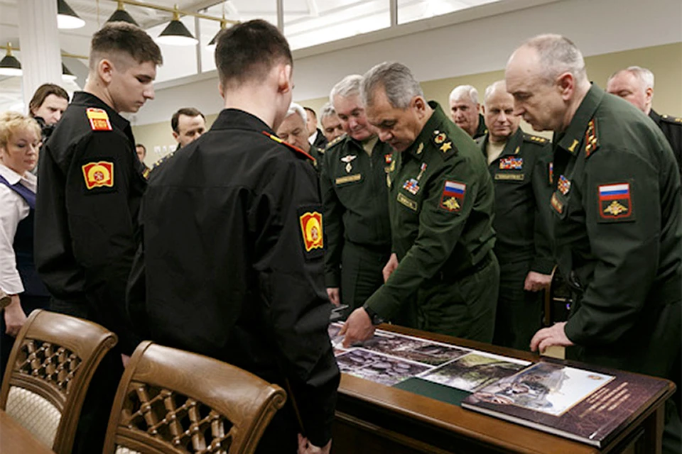 Глава Минобороны России встретился с воспитанниками Санкт-Петербургского суворовского военного училища
