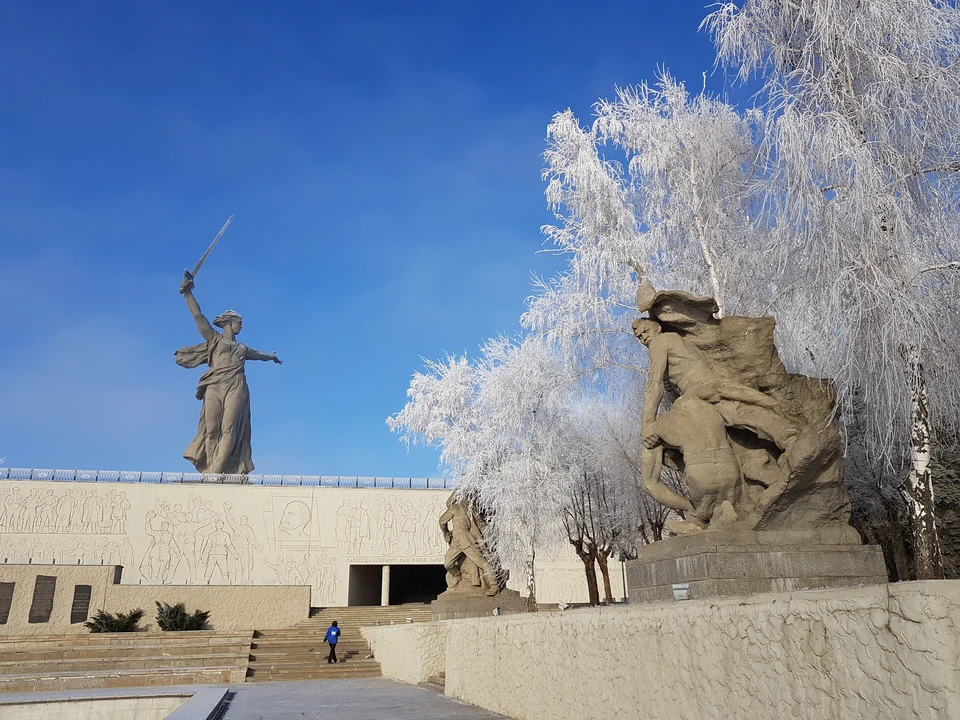 На Мамаевом кургане память защитников Сталинграда почтят первые лица страны.