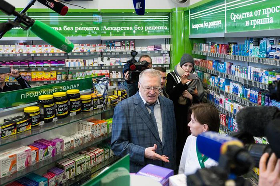 Жириновский осмотрел ассортимент и решил приобрести мельдоний. Фото с официального сайта ЛДПР