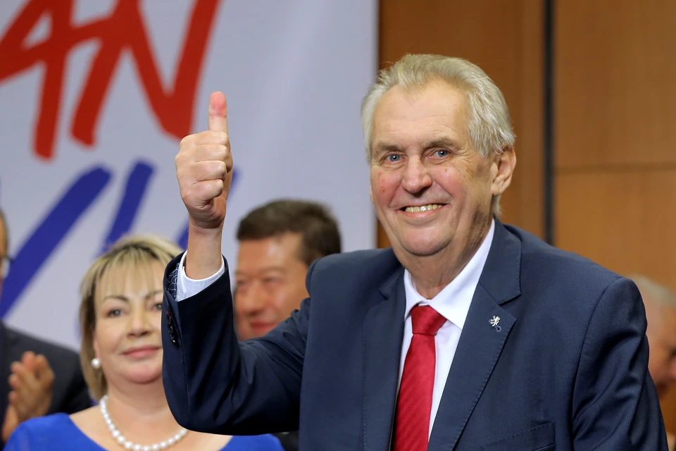 На президентских выборах в Чехии одержал верх действующий лидер государства Милош Земан