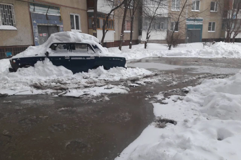 В Саратове в разгар зимы затопило дворы.