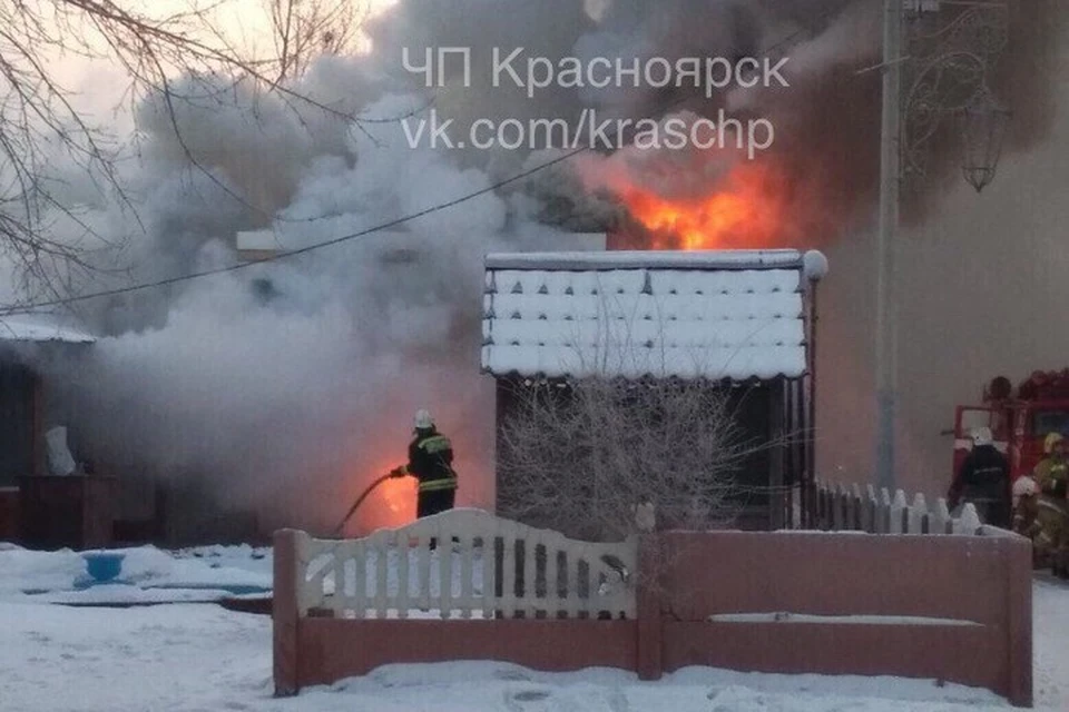 Кафе на свердловской красноярск. Кафе замок Красноярск Свердловская. Замок кафе Красноярск Свердловская улица. ЧП Красноярск пожар Свердловский. Кафе замок Красноярск Свердловская фото.